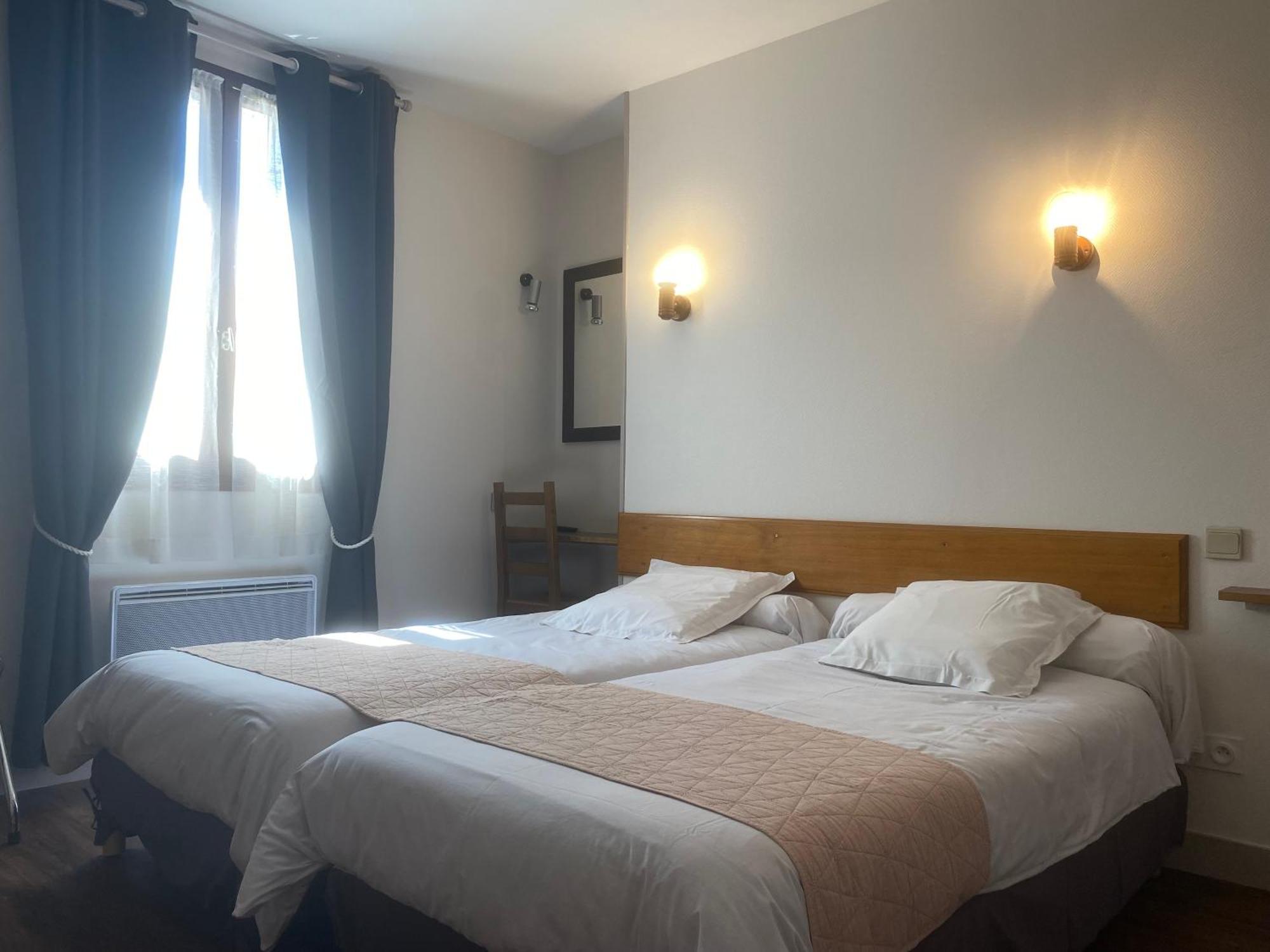Hotel Alienor ブラントーム エクステリア 写真