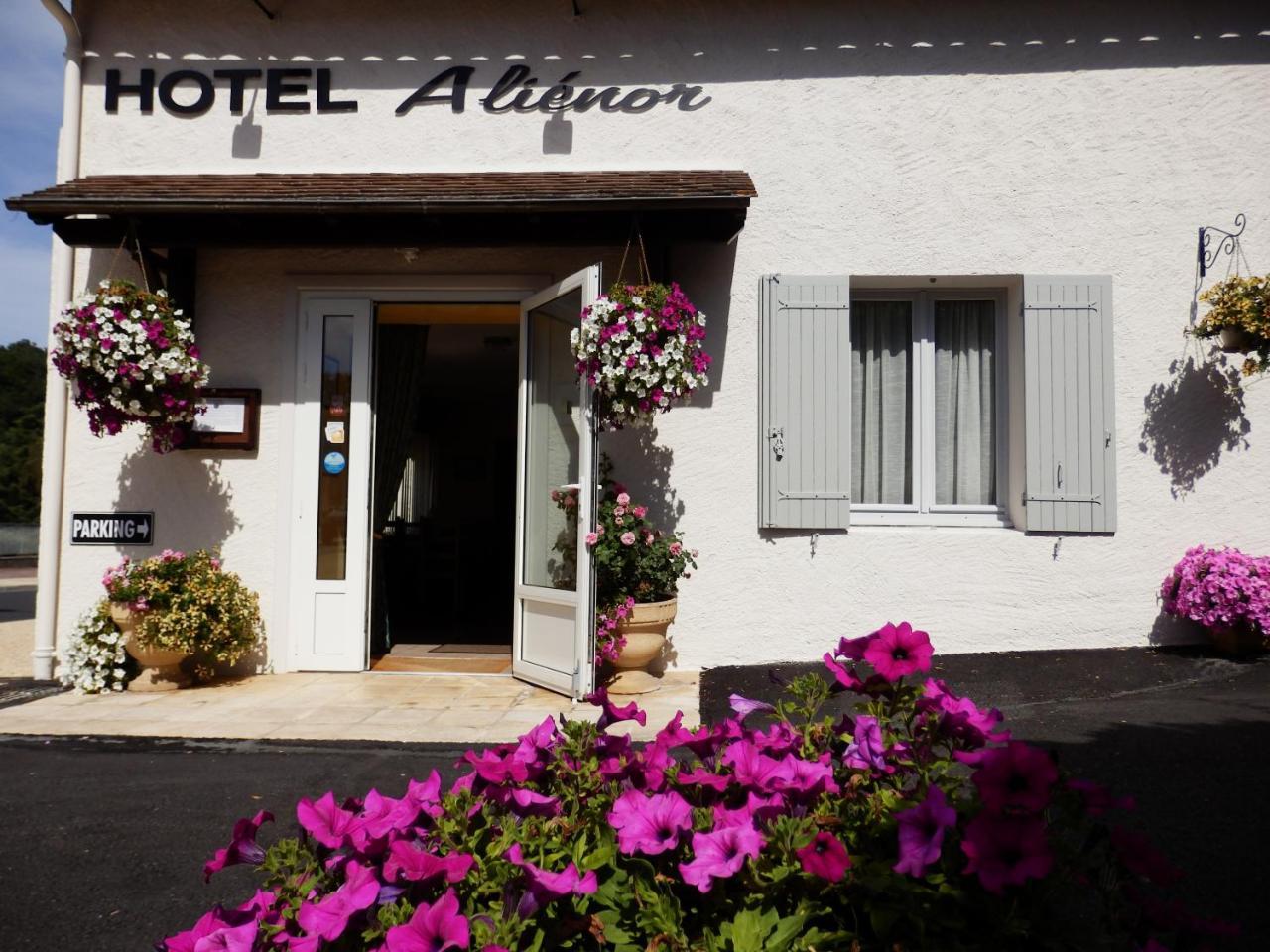 Hotel Alienor ブラントーム エクステリア 写真