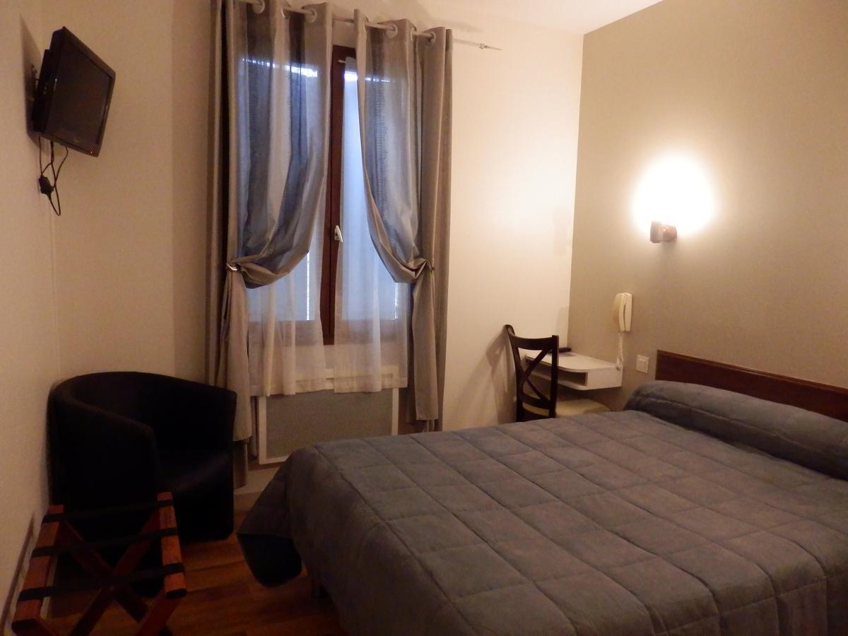 Hotel Alienor ブラントーム エクステリア 写真